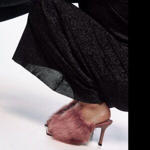 Sale 💌‼️ NWT- ZARA PINK FAUX FUR SANDALS